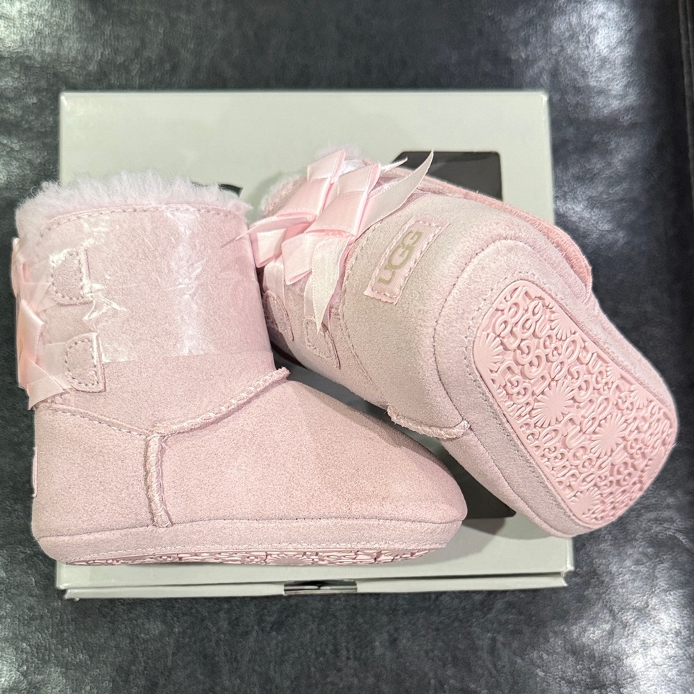 💓NEW💓UGG Light Pink Infant Booties with Bows Adorable